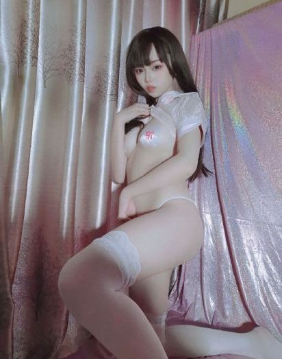 在亡夫灵前翻云覆雨在线看